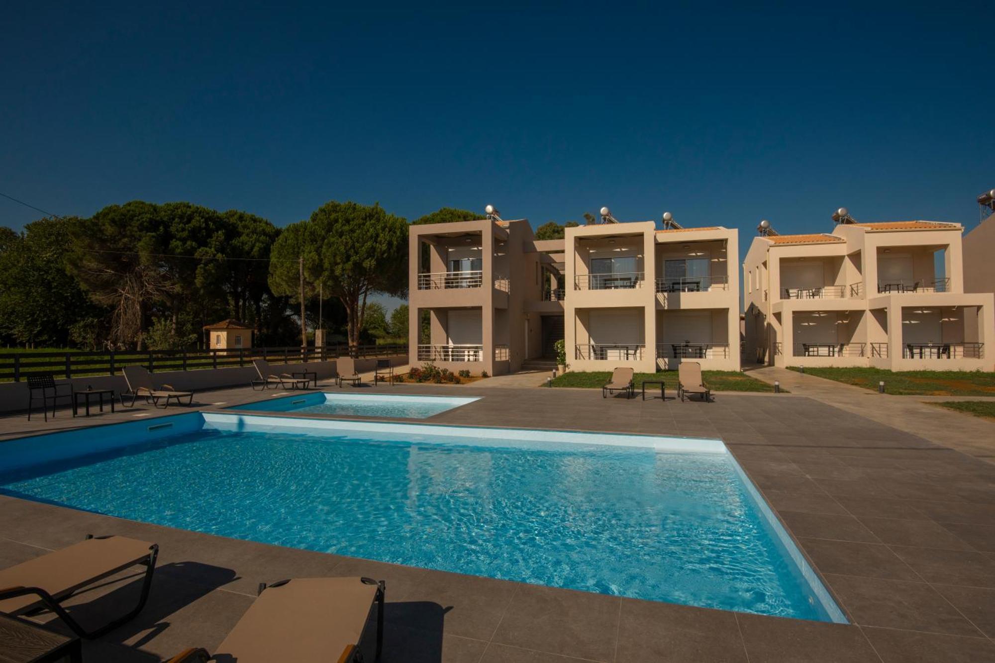 Apanemo Luxury Double Villa Kourouta